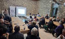 &Omicron;&iota; &Sigma;&omicron;&upsilon;&sigma;&tau;&iota;ά&nu;&omicron;&iota; έ&mu;&alpha;&theta;&alpha;&nu; &laquo;&nu;&alpha; &kappa;&lambda;&epsilon;ί&nu;&omicron;&upsilon;&nu; &tau;&omicron; &tau;&eta;&lambda;έ&phi;&omega;&nu;&omicron;&raquo; &sigma;&tau;&eta;&nu; &alpha;&pi;ά&tau;&eta;
