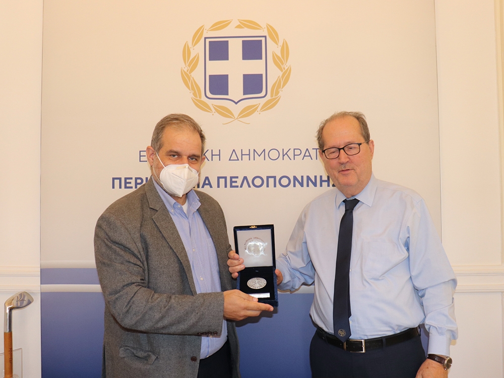 Έ&pi;&alpha;&iota;&nu;&omicron;&iota; &gamma;&iota;&alpha; &tau;&omicron;&nu; &laquo;&Delta;&rho;ό&mu;&omicron; &tau;&eta;&sigmaf; &Epsilon;&lambda;&epsilon;&upsilon;&theta;&epsilon;&rho;ί&alpha;&sigmaf;&raquo;