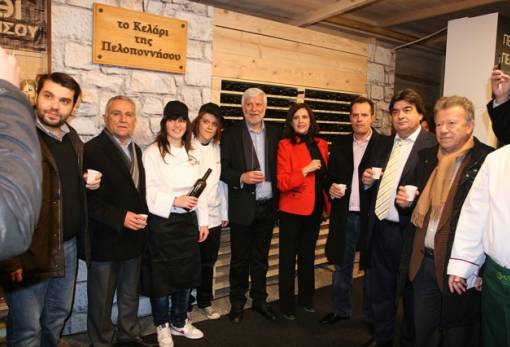  Αυλαία άνοιξε η «Μυθική Πελοπόννησος» στην πλατεία Κλαυθμώνος