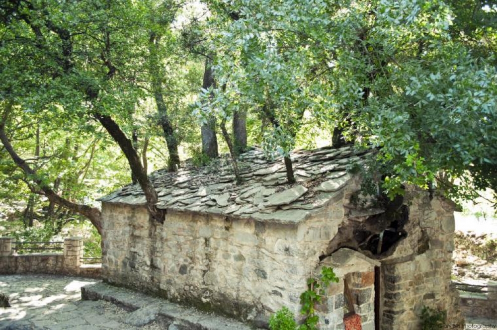 &Tau;&omicron; &laquo;&pi;&alpha;&rho;&alpha;&mu;ύ&theta;&iota;&raquo; &tau;&eta;&sigmaf; &Alpha;&gamma;ί&alpha;&sigmaf; &Theta;&epsilon;&omicron;&delta;ώ&rho;&alpha;&sigmaf; (&Beta;ά&sigma;&tau;&alpha;, &Alpha;&rho;&kappa;&alpha;&delta;ί&alpha;)