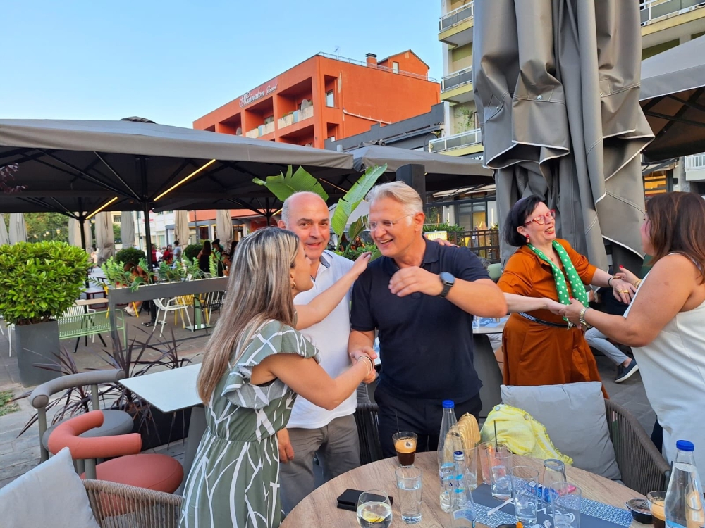 &Sigma;&upsilon;&sigma;&pi;&epsilon;&iota;&rho;&omega;&mu;έ&nu;&omicron;&iota; &kappa;&omicron;&iota;&tau;ά&zeta;&omicron;&upsilon;&nu; &mu;ό&nu;&omicron; &laquo;&Mu;&pi;&rho;&omicron;&sigma;&tau;ά&raquo; &gamma;&iota;&alpha; &tau;&eta;&nu; &Pi;&epsilon;&lambda;&omicron;&pi;ό&nu;&nu;&eta;&sigma;&omicron;