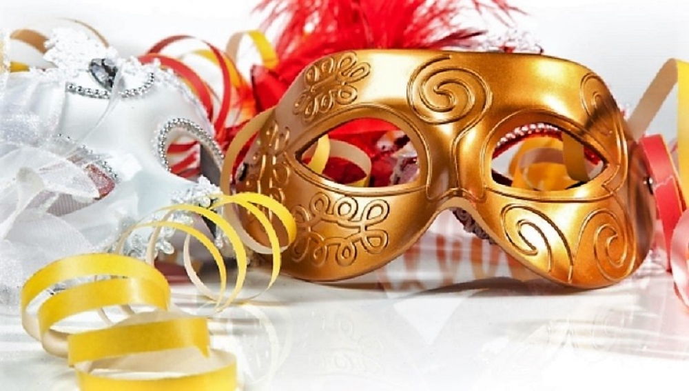 &laquo;&Alpha;&pi;&omicron;&kappa;&rho;&epsilon;ύ&omicron;&upsilon;&mu;&epsilon;&raquo; &gamma;ύ&rho;&omega; &alpha;&pi;ό &tau;&eta; &phi;&omega;&tau;&iota;ά &sigma;&tau;&eta; &Sigma;&kappa;&omicron;ύ&rho;&alpha;