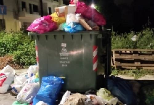 «Υπερχείλιση» κάδων και υπομονής