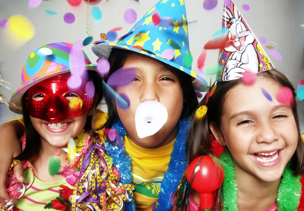 Έ&nu;&alpha; &kappa;&alpha;&rho;&nu;&alpha;&beta;ά&lambda;&iota; &gamma;&iota;&alpha; &pi;&alpha;&iota;&delta;&iota;ά &tau;&omicron;&nu; &Mu;ά&rho;&tau;&iota;&omicron; &sigma;&tau;&eta;&nu; Ά&rho;&nu;&alpha;