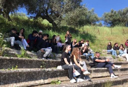 «Διάζωμα»: Προς «υιοθεσία» και φέτος από σχολεία τα αρχαία θέατρα Σπάρτης και Γυθείου