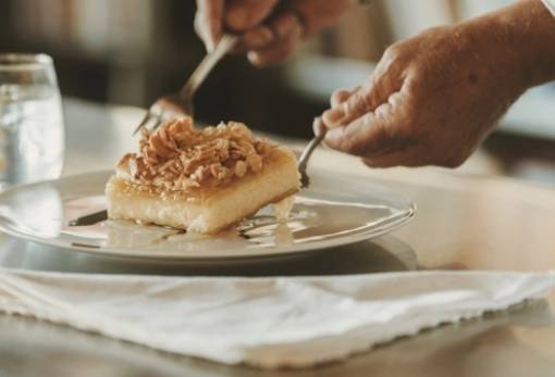 Γαλακτομπούρεκο και μελομακάρονα στα top γλυκά του κόσμου