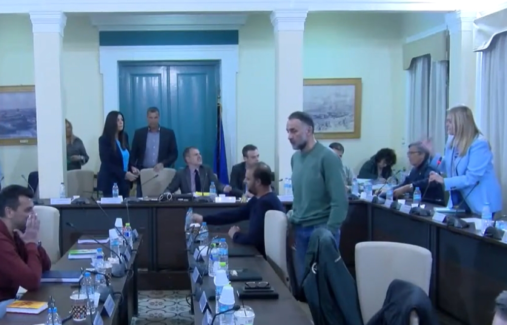 &laquo;Ό&lambda;&alpha; &sigma;&tau;&omicron;&nu; &alpha;έ&rho;&alpha;, &chi;&alpha;&rho;&tau;&omicron;&pi;ό&lambda;&epsilon;&mu;&omicron;&sigmaf;&raquo;: &Alpha;&pi;&omicron;&chi;ώ&rho;&eta;&sigma;&eta; &Tau;&zeta;&alpha;&nu;&epsilon;&tau;έ&alpha; &alpha;&pi;ό &tau;&omicron; &Delta;&eta;&mu;&omicron;&tau;&iota;&kappa;ό &Sigma;&upsilon;&mu;&beta;&omicron;ύ&lambda;&iota;&omicron;