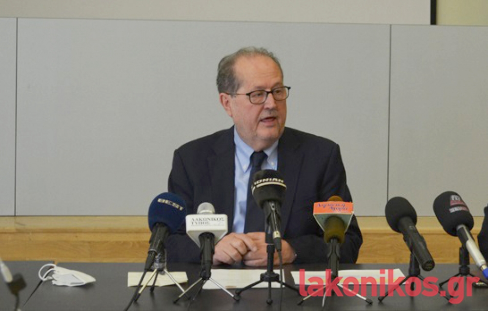 &Pi;. &Nu;ί&kappa;&alpha;&sigmaf; &gamma;&iota;&alpha; &alpha;&pi;&omicron;&rho;&rho;ί&mu;&mu;&alpha;&tau;&alpha;: &laquo;&Delta;&epsilon;&nu; &kappa;ά&nu;&alpha;&mu;&epsilon; &epsilon;&mu;&epsilon;ί&sigmaf; &tau;&omicron;&nu; &sigma;&chi;&epsilon;&delta;&iota;&alpha;&sigma;&mu;ό &gamma;&iota;&alpha; &tau;&eta; &Sigma;&kappa;ά&lambda;&alpha;&raquo;