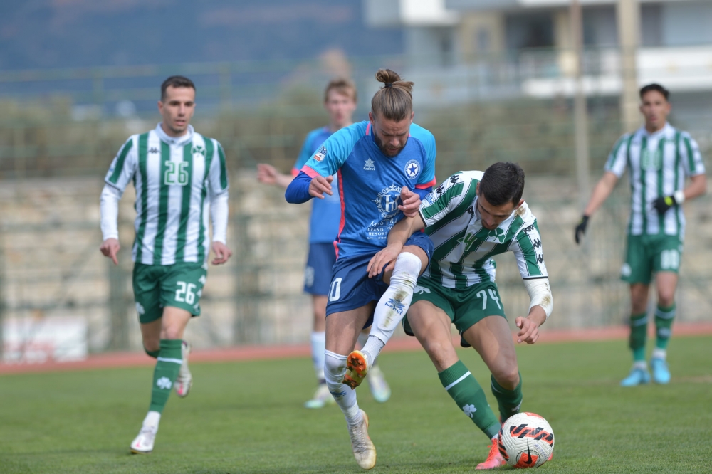 &Theta;&rho;ί&alpha;&mu;&beta;&omicron;&sigmaf; &tau;&omicron;&upsilon; &Alpha;&sigma;&tau;έ&rho;&alpha; &Beta;&lambda;&alpha;&chi;&iota;ώ&tau;&eta; &kappa;ό&nu;&tau;&rho;&alpha; &sigma;&tau;&omicron;&nu; &Pi;&alpha;&nu;&alpha;&theta;&eta;&nu;&alpha;ϊ&kappa;ό &Beta;΄ (&Phi;&Omega;&Tau;&Omicron;)