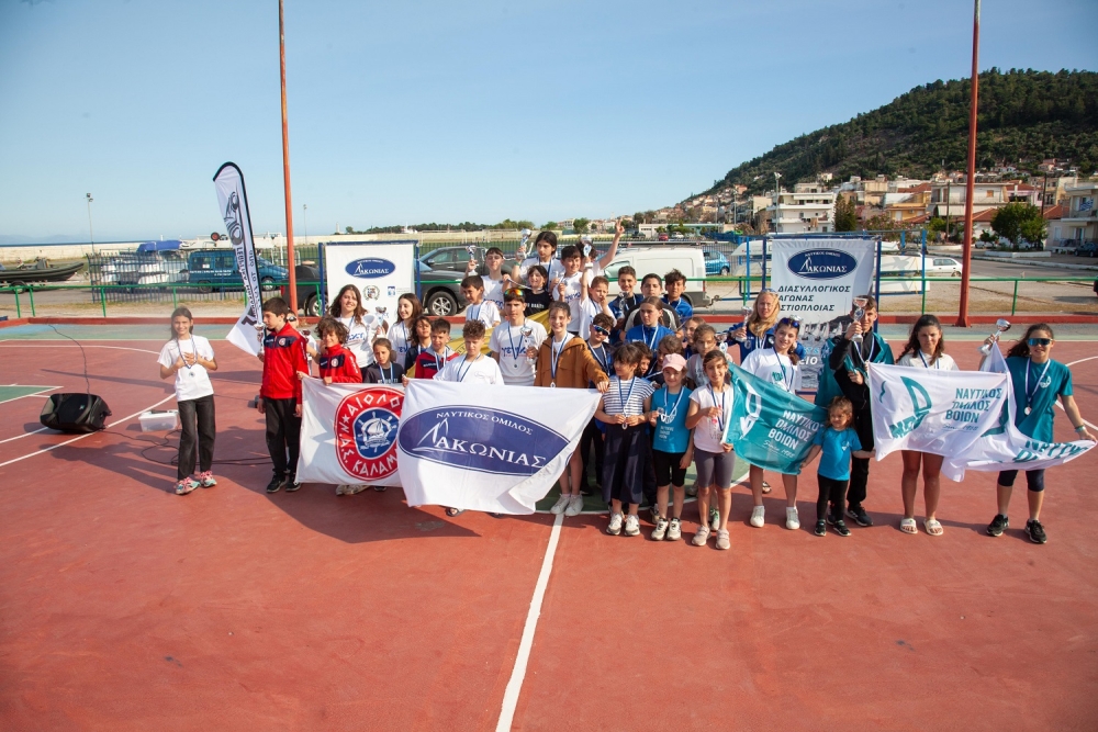 &Mu;&epsilon; &tau;&alpha; &pi;&alpha;&nu;&iota;ά &psi;&eta;&lambda;ά &omicron; &delta;&iota;&alpha;&sigma;&upsilon;&lambda;&lambda;&omicron;&gamma;&iota;&kappa;ό&sigmaf;  &alpha;&gamma;ώ&nu;&alpha;&sigmaf; &Iota;&sigma;&tau;&iota;&omicron;&pi;&lambda;&omicron;ΐ&alpha;&sigmaf; &laquo;&Gamma;ύ&theta;&epsilon;&iota;&omicron; 2025&raquo;