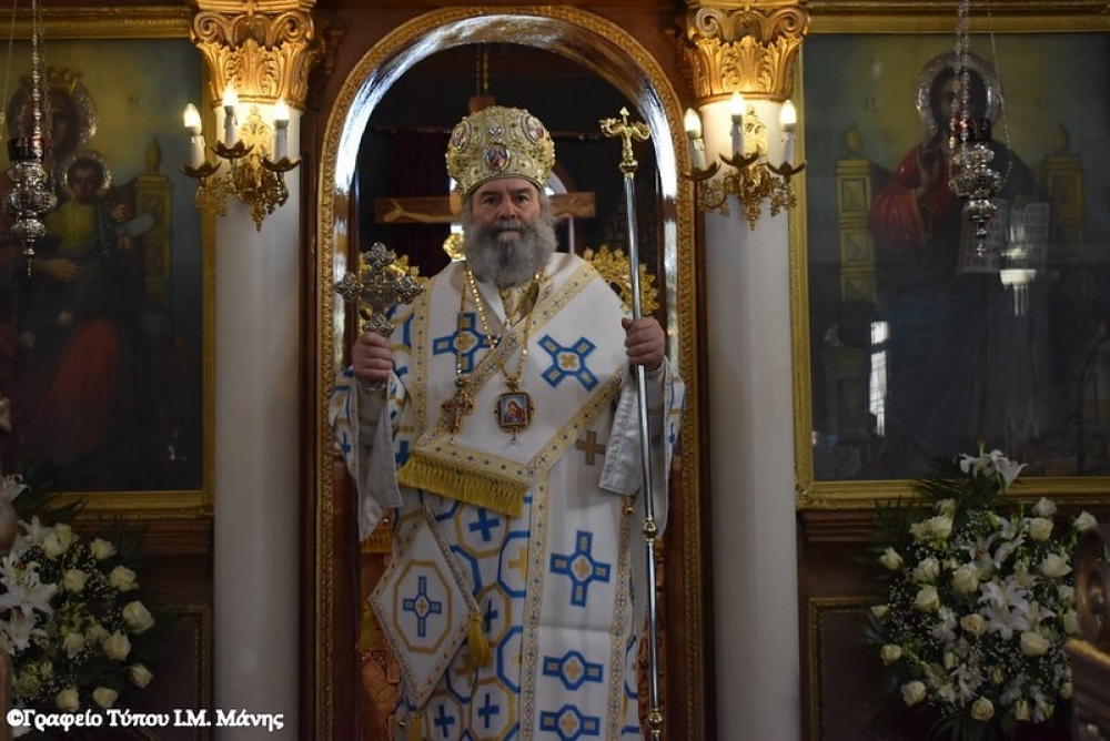 &Tau;ί&mu;&eta;&sigma;&alpha;&nu; &tau;&omicron;&upsilon;&sigmaf; &Tau;&rho;&epsilon;&iota;&sigmaf; &Iota;&epsilon;&rho;ά&rho;&chi;&epsilon;&sigmaf; &sigma;&tau;&eta; &Mu;&eta;&tau;&rho;ό&pi;&omicron;&lambda;&eta; &Mu;ά&nu;&eta;&sigmaf;