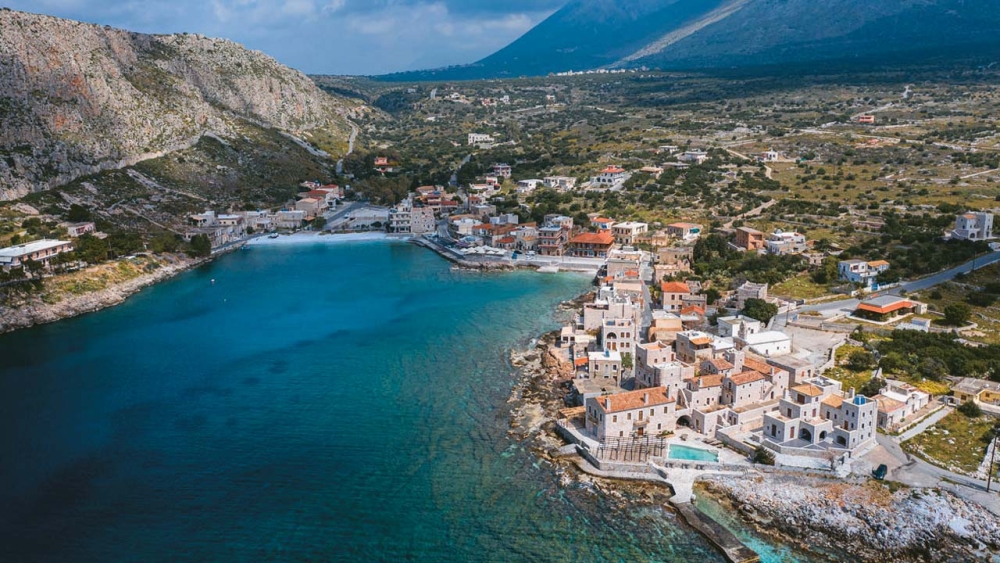 &Upsilon;&delta;ά&tau;&iota;&nu;&eta; &pi;&eta;&gamma;ή &zeta;&omega;ή&sigmaf; &gamma;&iota;&alpha; &tau;&eta;&nu; &alpha;&pi;&omicron;&mu;&alpha;&kappa;&rho;&upsilon;&sigma;&mu;έ&nu;&eta; &Mu;ά&nu;&eta;