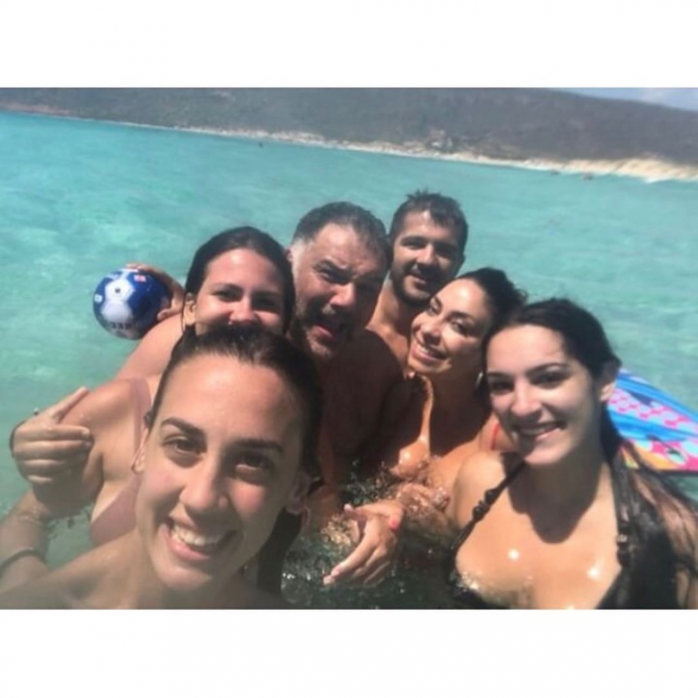 &Omicron; &Gamma;&rho;. &Alpha;&rho;&nu;&alpha;&omicron;ύ&tau;&omicron;&gamma;&lambda;&omicron;&upsilon; &mu;&epsilon; &tau;&eta;&nu; &pi;&alpha;&rho;έ&alpha; &tau;&omicron;&upsilon; &gamma;&iota;&alpha; &delta;&iota;&alpha;&kappa;&omicron;&pi;έ&sigmaf; &sigma;&tau;&eta;&nu; &Epsilon;&lambda;&alpha;&phi;ό&nu;&eta;&sigma;&omicron;! (&Phi;&Omega;&Tau;&Omicron;)