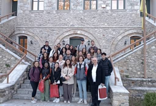 Η «Παιδεία» από τις ΗΠΑ στον Μυστρά