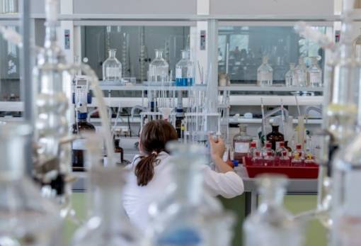 HIV: Πώς η τεχνολογία mRNA βγάζει τον ιό από την κρυψώνα του και οδηγεί σε οριστική θεραπεία