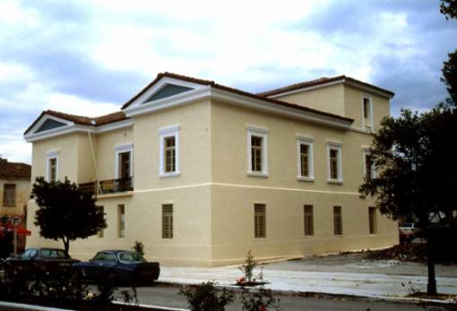 Μήπως ο εχθρός ευρίσκεται εντός των τειχών;