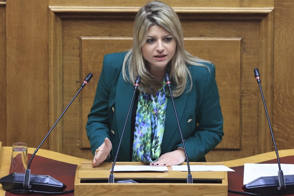 &Mu;&pi;&alpha;&rho;ά&zeta; &pi;&alpha;&rho;&epsilon;&mu;&beta;ά&sigma;&epsilon;&omega;&nu; &alpha;&pi;ό &tau;&eta; &Nu;. &Gamma;&rho;&eta;&gamma;&omicron;&rho;ά&kappa;&omicron;&upsilon;