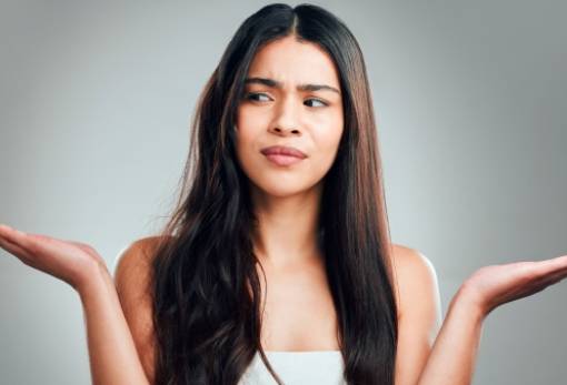 Πολύτιμα tips για να τιθασεύσεις τα μαλλιά που πετάνε