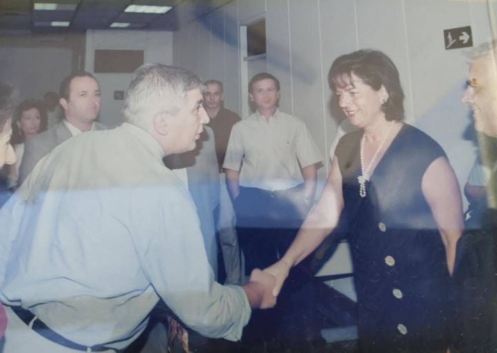 &Eta; &Beta;ά&sigma;&omega; &Pi;&alpha;&pi;&alpha;&nu;&delta;&rho;έ&omicron;&upsilon;  &laquo;&delta;&epsilon;&nu; &mu;έ&nu;&epsilon;&iota; &pi;&iota;&alpha; &epsilon;&delta;ώ&raquo;