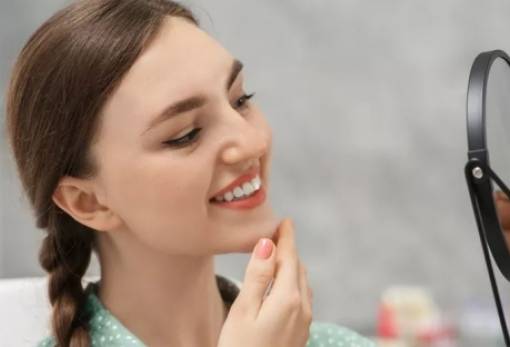 Ξεχάστε σφραγίσματα και εμφυτεύματα: Η νέα ανακάλυψη που αναγεννά τα δόντια με φυσικό τρόπο