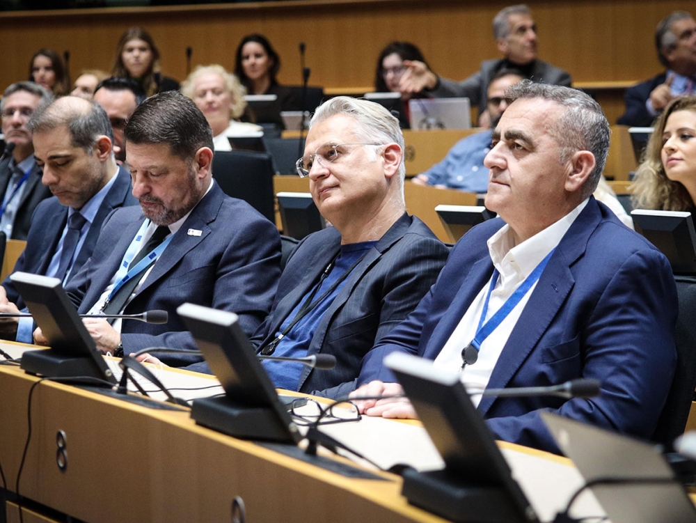 &Sigma;&tau;&eta;&nu; &omicron;&lambda;&omicron;&mu;έ&lambda;&epsilon;&iota;&alpha; &tau;&eta;&sigmaf; &Epsilon;&upsilon;&rho;&omega;&pi;&alpha;ϊ&kappa;ή&sigmaf; &Epsilon;&pi;&iota;&tau;&rho;&omicron;&pi;ή&sigmaf; &tau;&omega;&nu; &Pi;&epsilon;&rho;&iota;&phi;&epsilon;&rho;&epsilon;&iota;ώ&nu; &omicron; &Pi;&tau;&omega;&chi;ό&sigmaf;