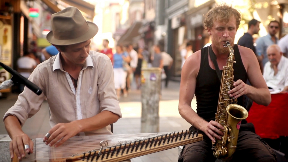 To &laquo;Ethnofest&raquo; &tau;&alpha;&xi;&iota;&delta;&epsilon;ύ&epsilon;&iota; &sigma;&tau;&omicron; &Mu;&omicron;&upsilon;&sigma;&epsilon;ί&omicron; &Epsilon;&lambda;&iota;ά&sigmaf; &kappa;&alpha;&iota; &Lambda;&alpha;&delta;&iota;&omicron;ύ &Sigma;&pi;ά&rho;&tau;&eta;&sigmaf;!