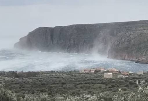 Άνεμοι ως 10 μποφόρ σάρωσαν τη Μάνη
