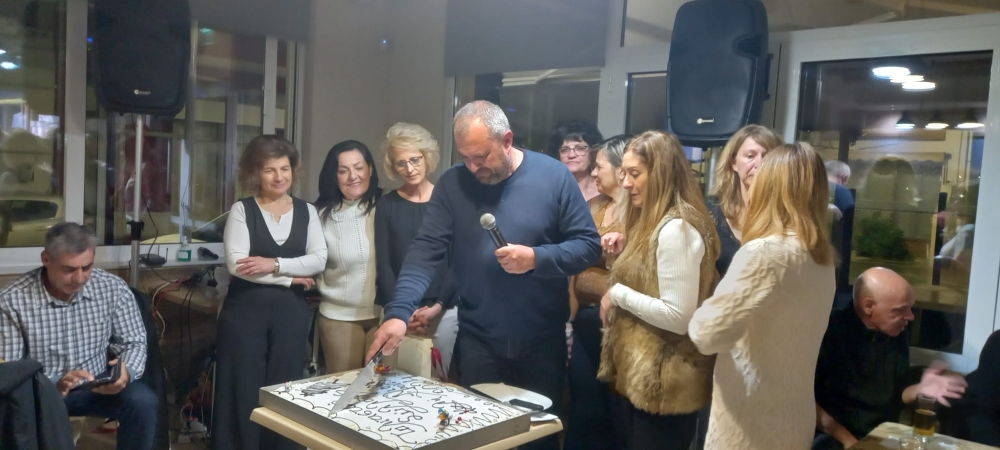 &Kappa;&omicron;&pi;ή &pi;ί&tau;&alpha;&sigmaf; &gamma;&iota;&alpha; &tau;&omicron;&nu; &Pi;&omicron;&lambda;&iota;&tau;&iota;&sigma;&tau;&iota;&kappa;ό &Sigma;ύ&lambda;&lambda;&omicron;&gamma;&omicron; &Alpha;&mu;&upsilon;&kappa;&lambda;ώ&nu; &laquo;&Eta; &Nu;&iota;ό&beta;&eta;&raquo;