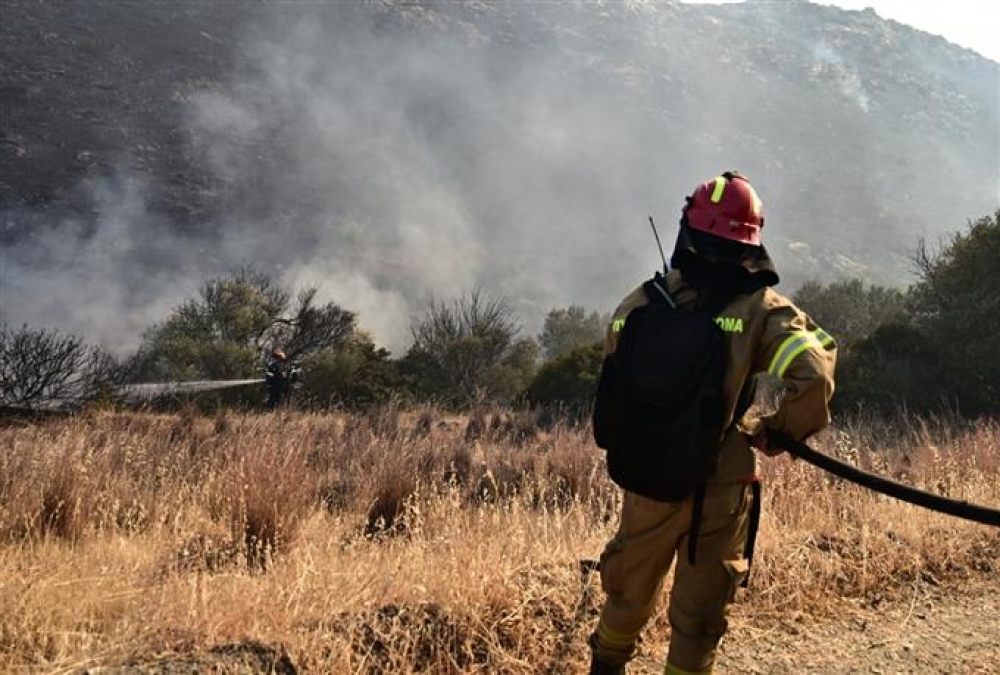 &Kappa;ί&nu;&delta;&upsilon;&nu;&omicron;&sigmaf; &laquo;3&raquo; &gamma;&iota;&alpha; &phi;&omega;&tau;&iota;έ&sigmaf; &sigma;&epsilon; ό&lambda;&eta; &tau;&eta; &Lambda;&alpha;&kappa;&omega;&nu;ί&alpha;