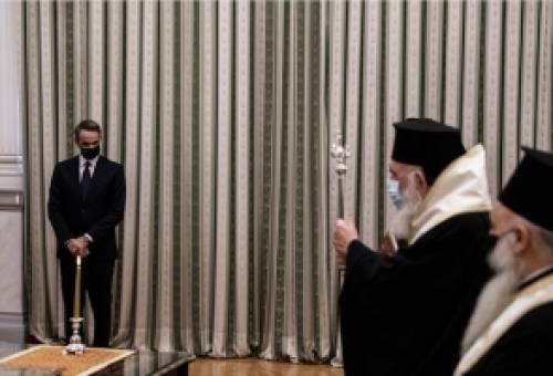 Ο Αρχιεπίσκοπος ετοιμάζεται να δώσει τέλος στον «ιερό πόλεμο»