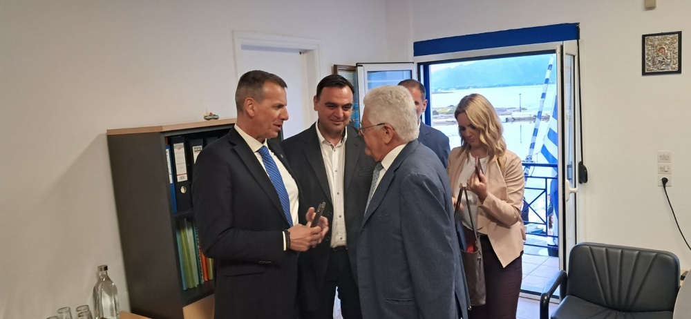 &Sigma;&tau;&eta;&nu; &Epsilon;&beta;&delta;&omicron;&mu;ά&delta;&alpha; &Omicron;&iota;&kappa;&omicron;&lambda;&omicron;&gamma;ί&alpha;&sigmaf; &Epsilon;&lambda;&alpha;&phi;&omicron;&nu;ή&sigma;&omicron;&upsilon; &omicron; &delta;ή&mu;&alpha;&rho;&chi;&omicron;&sigmaf; &Sigma;&pi;ά&rho;&tau;&eta;&sigmaf;