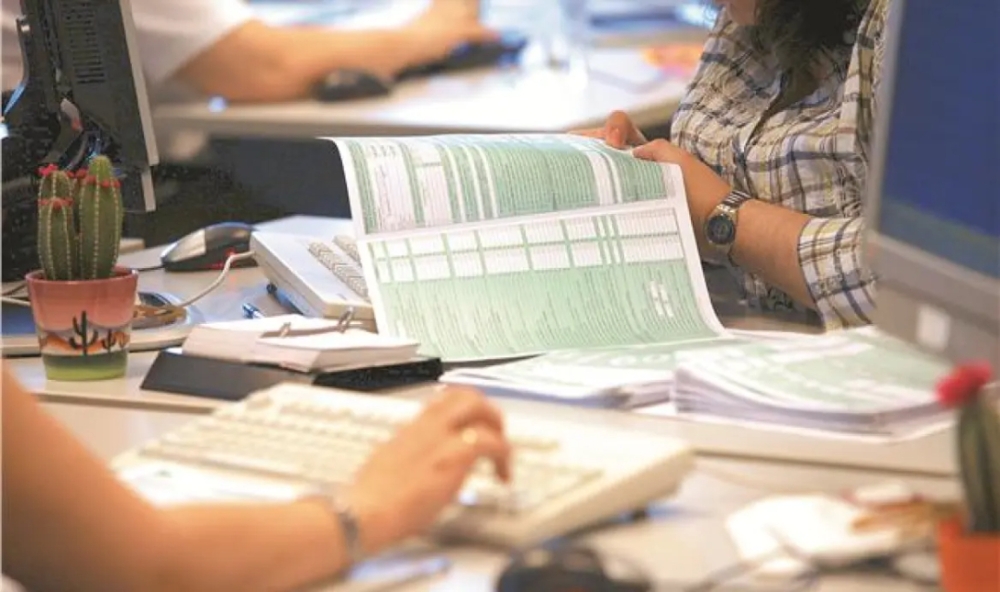 &Phi;&omicron;&rho;&omicron;&lambda;&omicron;&gamma;&iota;&kappa;έ&sigmaf; &Delta;&eta;&lambda;ώ&sigma;&epsilon;&iota;&sigmaf; 2025: &Tau;&iota; &alpha;&lambda;&lambda;ά&zeta;&epsilon;&iota; &kappa;&alpha;&iota; &tau;&iota; &laquo;&kappa;&epsilon;&rho;&delta;ί&zeta;&omicron;&upsilon;&nu;&raquo; &omicron;&iota; &sigma;&upsilon;&nu;&epsilon;&pi;&epsilon;ί&sigmaf;