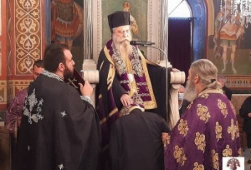 Χειροθεσία Αναγνώστη κατά την ακολουθία του Νυμφίου στη Νεάπολη