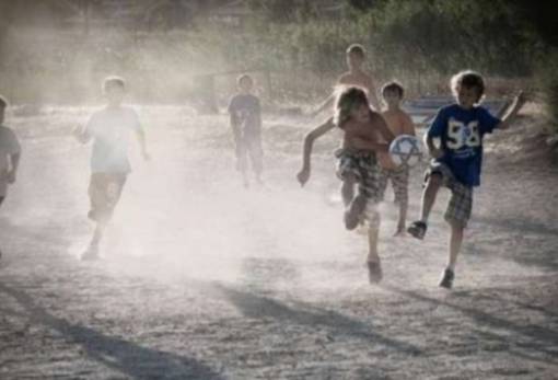 Παιδικό άγχος: Τα παιδιά χρειάζονται γειτονιές για να περπατάνε και να κάνουν ποδήλατο