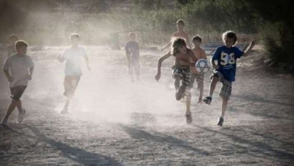 &Pi;&alpha;&iota;&delta;&iota;&kappa;ό ά&gamma;&chi;&omicron;&sigmaf;: &Tau;&alpha; &pi;&alpha;&iota;&delta;&iota;ά &chi;&rho;&epsilon;&iota;ά&zeta;&omicron;&nu;&tau;&alpha;&iota; &gamma;&epsilon;&iota;&tau;&omicron;&nu;&iota;έ&sigmaf; &gamma;&iota;&alpha; &nu;&alpha; &pi;&epsilon;&rho;&pi;&alpha;&tau;ά&nu;&epsilon; &kappa;&alpha;&iota; &nu;&alpha; &kappa;ά&nu;&omicron;&upsilon;&nu; &pi;&omicron;&delta;ή&lambda;&alpha;&tau;&omicron;