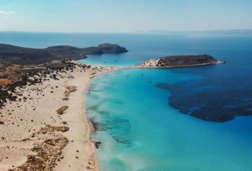 Αποθέωσε την Ελαφόνησο η «Telegraph»