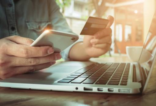 Νέοι δασμοί στις online αγορές εκτός Ε.Ε.