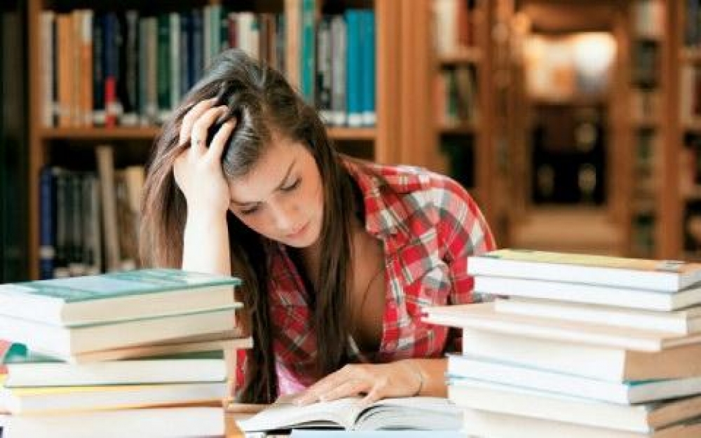 &laquo;Ά&gamma;&chi;&omicron;&sigmaf; &epsilon;&xi;&epsilon;&tau;ά&sigma;&epsilon;&omega;&nu;: &Sigma;&tau;έ&kappa;&omicron;&mu;&alpha;&iota; &sigma;&tau;&alpha; &pi;ό&delta;&iota;&alpha; &mu;&omicron;&upsilon;&raquo;