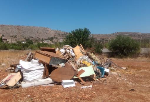 Άτυπος σκουπιδότοπος στην Οχιά Γερολιμένα
