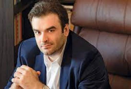 «Δανεικός» στον Μακρόν ο Πιερρακάκης;