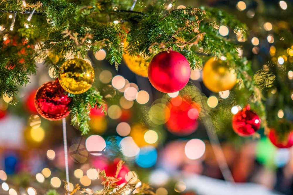 &Omicron; &Kappa;&lambda;&alpha;&delta;ά&sigmaf; &laquo;&phi;&omicron;&rho;ά&epsilon;&iota;&raquo; &tau;&alpha; &gamma;&iota;&omicron;&rho;&tau;&iota;&nu;ά &tau;&omicron;&upsilon; &kappa;&alpha;&iota; &upsilon;&pi;&omicron;&delta;έ&chi;&epsilon;&tau;&alpha;&iota; &tau;&alpha; &Chi;&rho;&iota;&sigma;&tau;&omicron;ύ&gamma;&epsilon;&nu;&nu;&alpha;