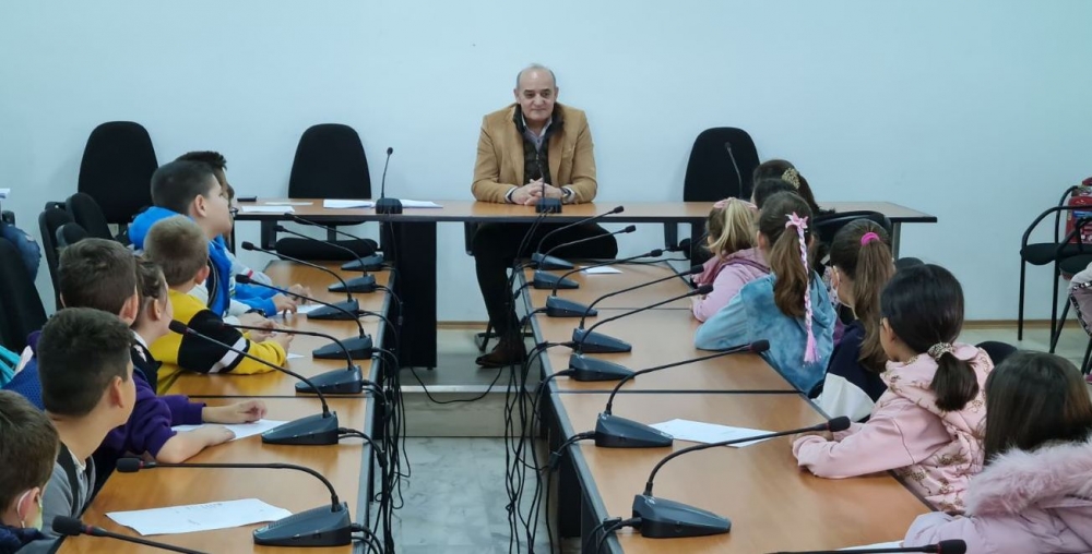 &Epsilon;&pi;ί&sigma;&kappa;&epsilon;&psi;&eta; &mu;&alpha;&theta;&eta;&tau;ώ&nu; &tau;&eta;&sigmaf; &Sigma;&kappa;ά&lambda;&alpha;&sigmaf; &sigma;&tau;&omicron; &Delta;&eta;&mu;&alpha;&rho;&chi;&epsilon;ί&omicron; &Epsilon;&upsilon;&rho;ώ&tau;&alpha;