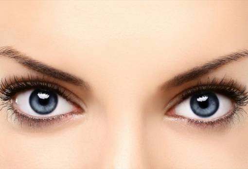 5 +1 τρόποι για να μεγαλώσεις φυσικά τις βλεφαρίδες σου