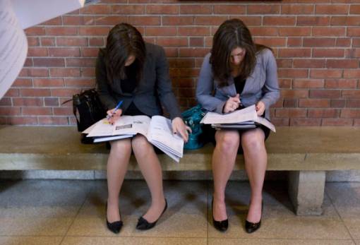 Eurostat: Στην Ελλάδα το «χρυσό» για την ανεργία των γυναικών