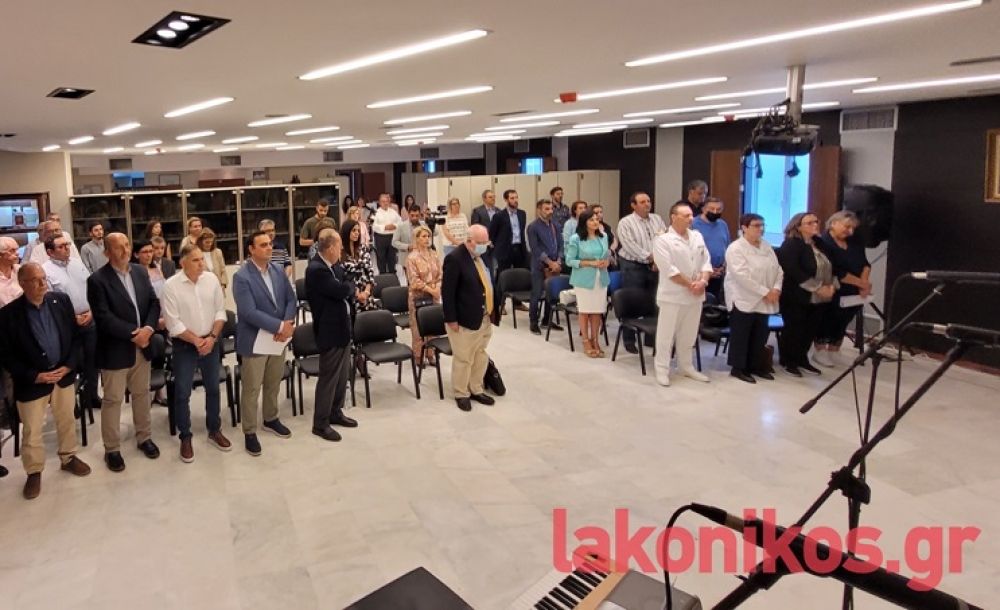 &Sigma;&tau;&alpha;&mu;&alpha;&tau;ά&kappa;&epsilon;&iota;&omicron; &Pi;&omicron;&lambda;&upsilon;&pi;&omicron;&lambda;&iota;&tau;&iota;&sigma;&mu;&iota;&kappa;ό &Kappa;έ&nu;&tau;&rho;&omicron;: &Mu;ί&alpha; &kappa;&iota;&beta;&omega;&tau;ό&sigmaf; &pi;&omicron;&lambda;&iota;&tau;&iota;&sigma;&mu;&omicron;ύ &kappa;&alpha;&iota; &iota;&sigma;&tau;&omicron;&rho;ί&alpha;&sigmaf;