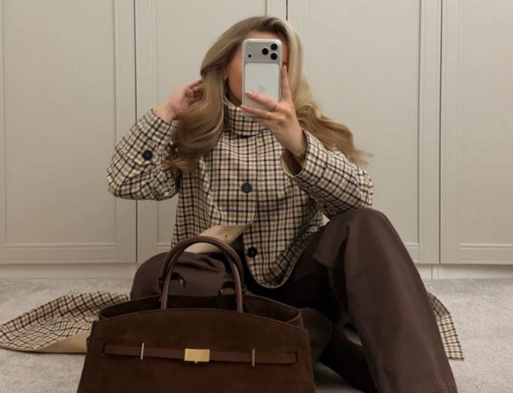 Printed trench coats: &Eta; &sigma;ύ&gamma;&chi;&rho;&omicron;&nu;&eta; &alpha;&nu;&alpha;&nu;έ&omega;&sigma;&eta; &epsilon;&nu;ό&sigmaf; &delta;&iota;&alpha;&chi;&rho;&omicron;&nu;&iota;&kappa;&omicron;ύ &kappa;&lambda;&alpha;&sigma;&iota;&kappa;&omicron;ύ item