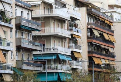 Στεγαστική Κρίση: “Κλειδί” η διαχείριση των κλειστών σπιτιών