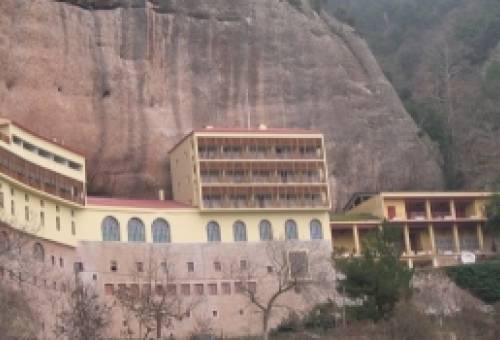 Η Αλίκη στην Παναγία του Μεγάλου Σπηλαίου[1] (Καλάβρυτα)