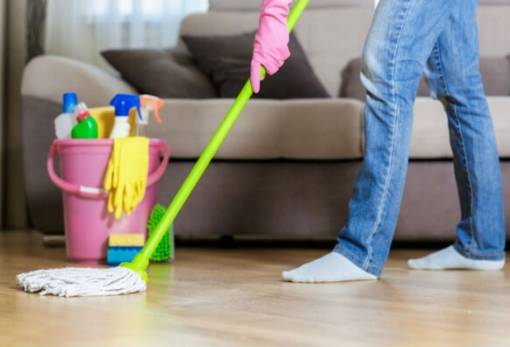 Το λάθος που κάνεις όταν καθαρίζεις το πάτωμα του σπιτιού σου