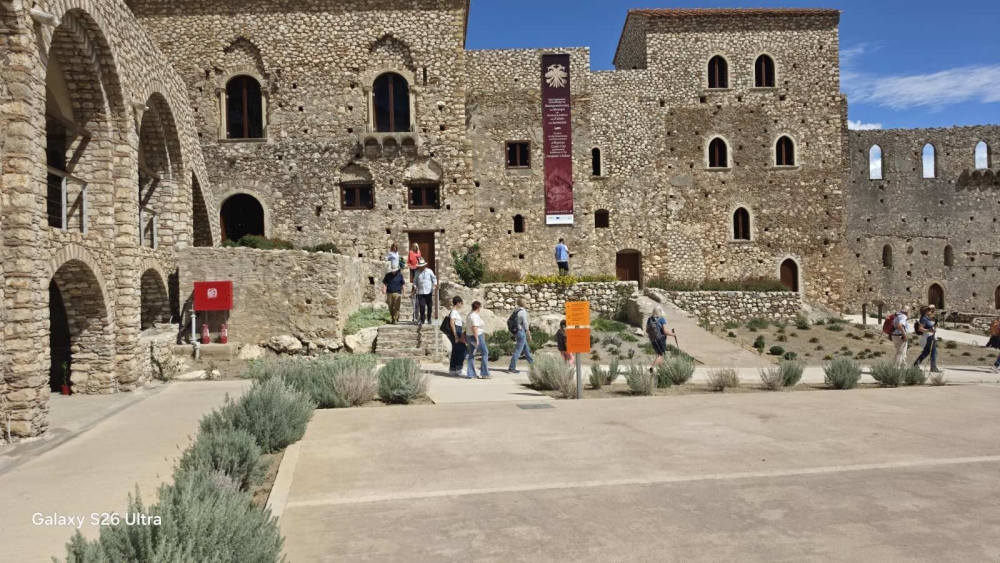 &Eta; &Epsilon;&phi;&omicron;&rho;&epsilon;ί&alpha; &Alpha;&rho;&chi;&alpha;&iota;&omicron;&tau;ή&tau;&omega;&nu; &Lambda;&alpha;&kappa;&omega;&nu;ί&alpha;&sigmaf; &laquo;&xi;&epsilon;&kappa;&lambda;&epsilon;ί&delta;&omega;&sigma;&epsilon;&raquo; &iota;&sigma;&tau;&omicron;&rho;ί&epsilon;&sigmaf; &sigma;&tau;&omicron;&nu; &Mu;&upsilon;&sigma;&tau;&rho;ά &kappa;&alpha;&iota; έ&delta;&omega;&sigma;&epsilon; &phi;&omega;&nu;ή &sigma;&tau;&omicron; &Alpha;&rho;&chi;&alpha;ί&omicron; &Theta;έ&alpha;&tau;&rho;&omicron; &Gamma;&upsilon;&theta;&epsilon;ί&omicron;&upsilon;